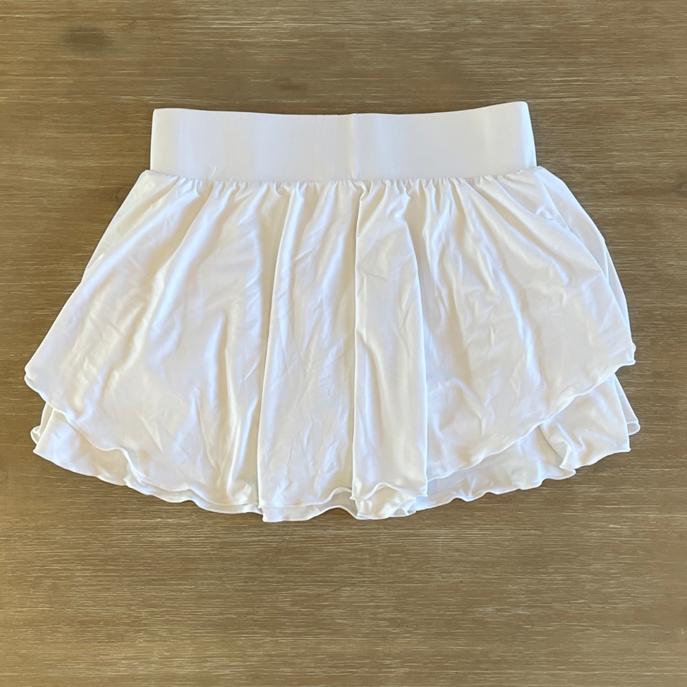 UrKeuf Women's Athletic Skirts Pockets 13in Ruffle Workout Silk Flowy Skorts